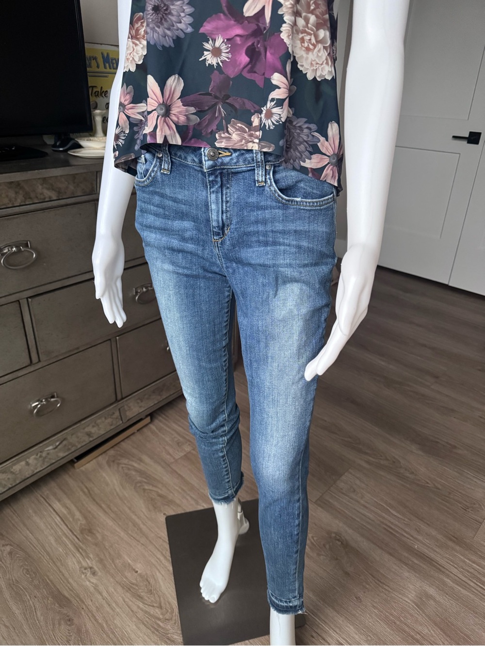 Joe's Jeans Skinny Ankle Medium Wash Raw Frayed Hem Denim Jeans Size [sz 28]